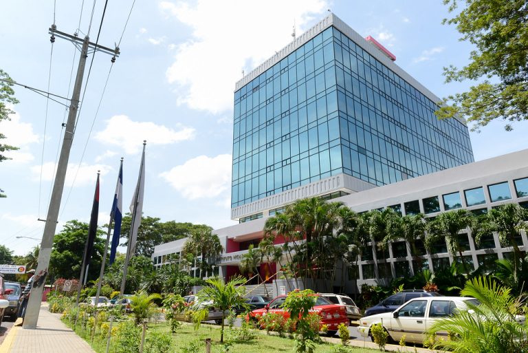 Edificio del INSS en Managua.