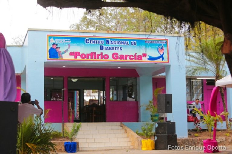 Fachada del Centro Nacional de Diabetología “Porfirio García”, en las instalaciones confiscadas al Instituto para la Democracia y el Desarrollo (Ipade), confiscado en diciembre de 2018. // Foto: El 19 digital.