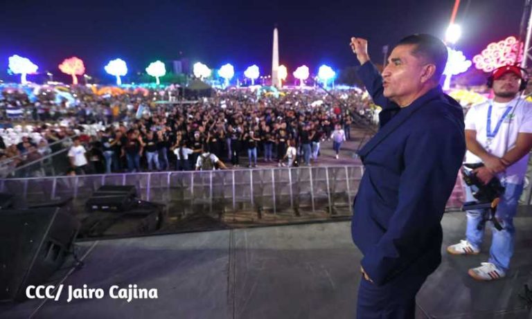 Acto evangélico en la Plaza de la Fe