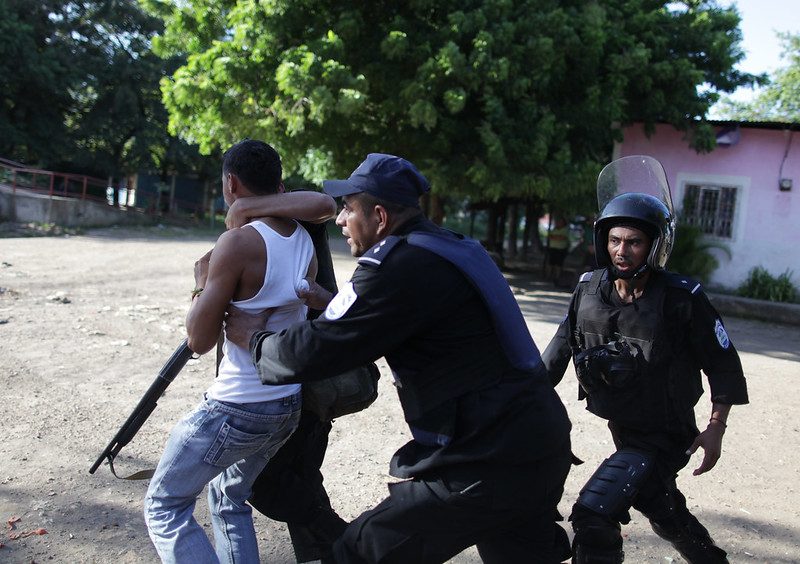 Opositores detenidos