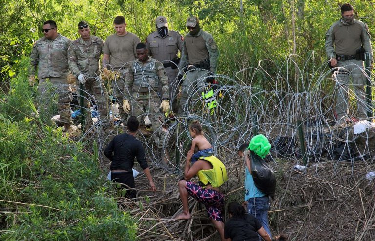 Migrantes en Río Bravo