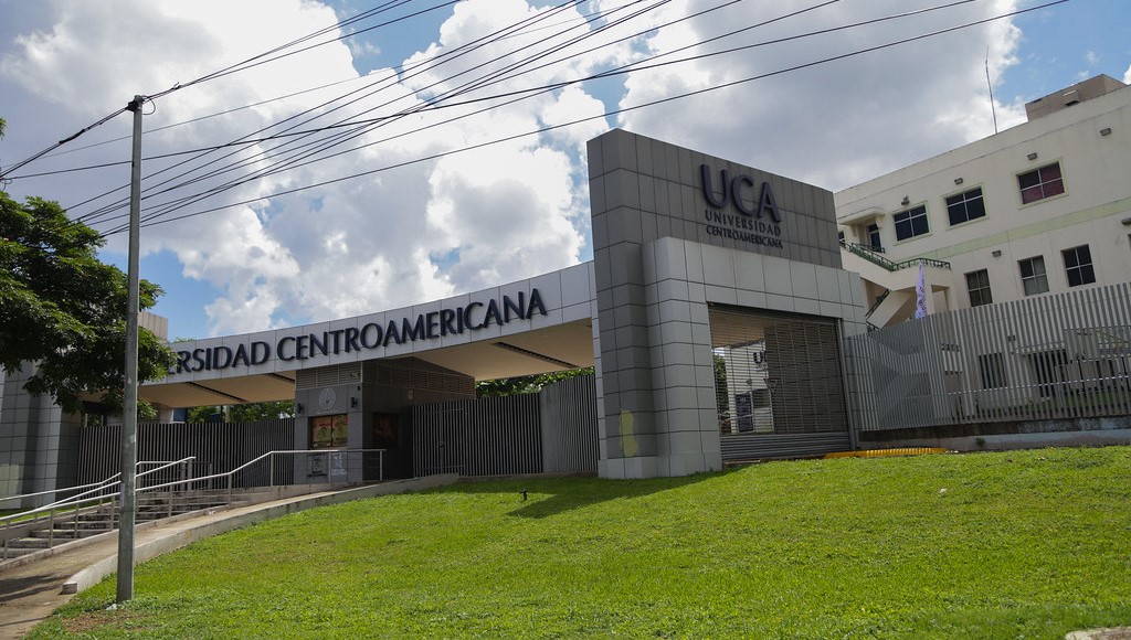 Entrada UCA