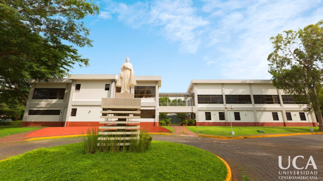 Fachada de la Universidad Centroamericana (UCA)