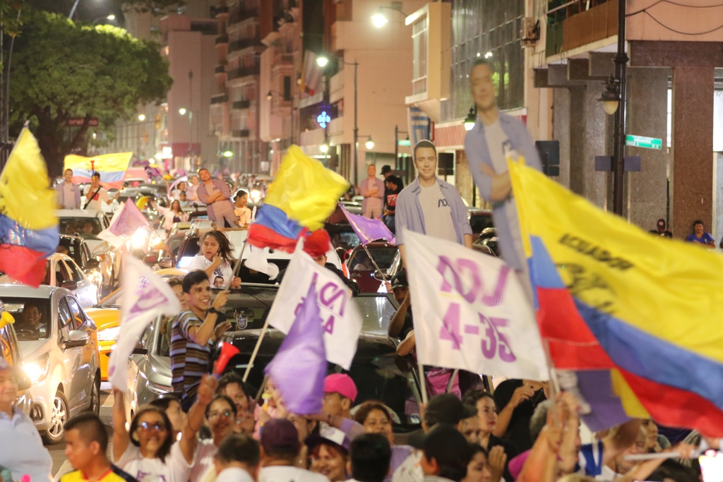 Daniel Noboa gana elecciones presidenciales en Ecuador