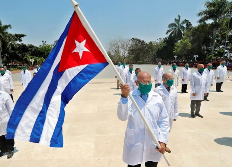 Médicos cubanos