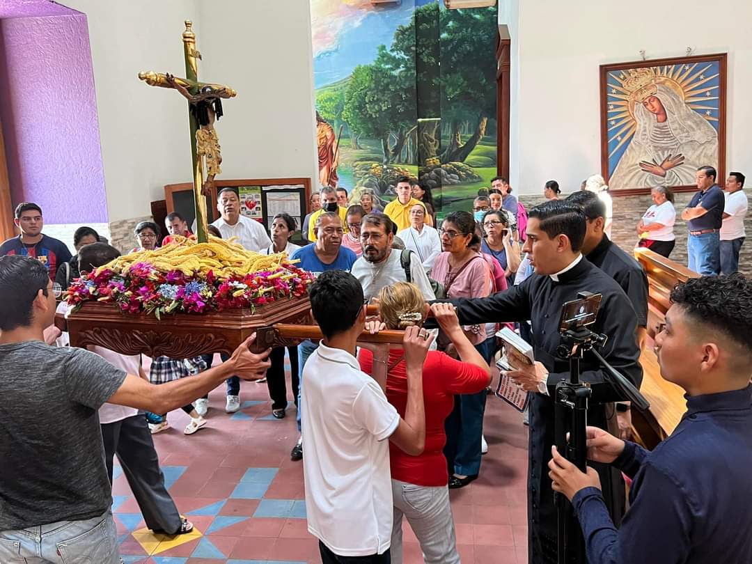 procesión de un viernes de Cuaresma en Nicaragua