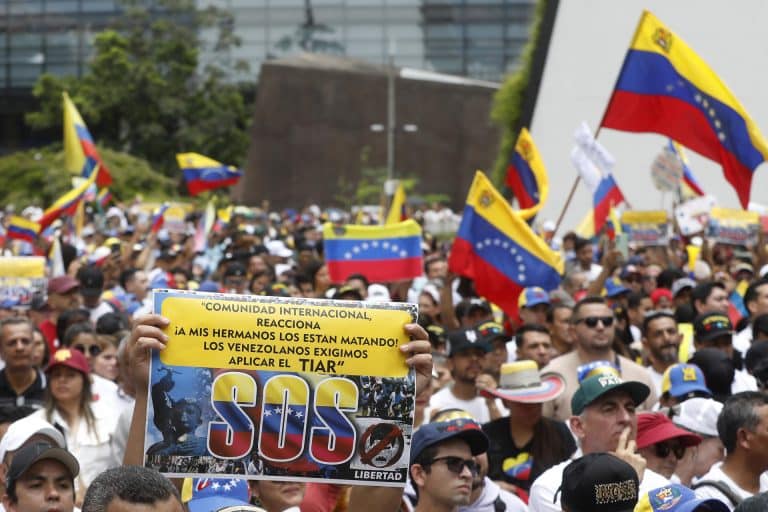 Manifestación en Medellín en apoyo a venezolanos tras elecciones.