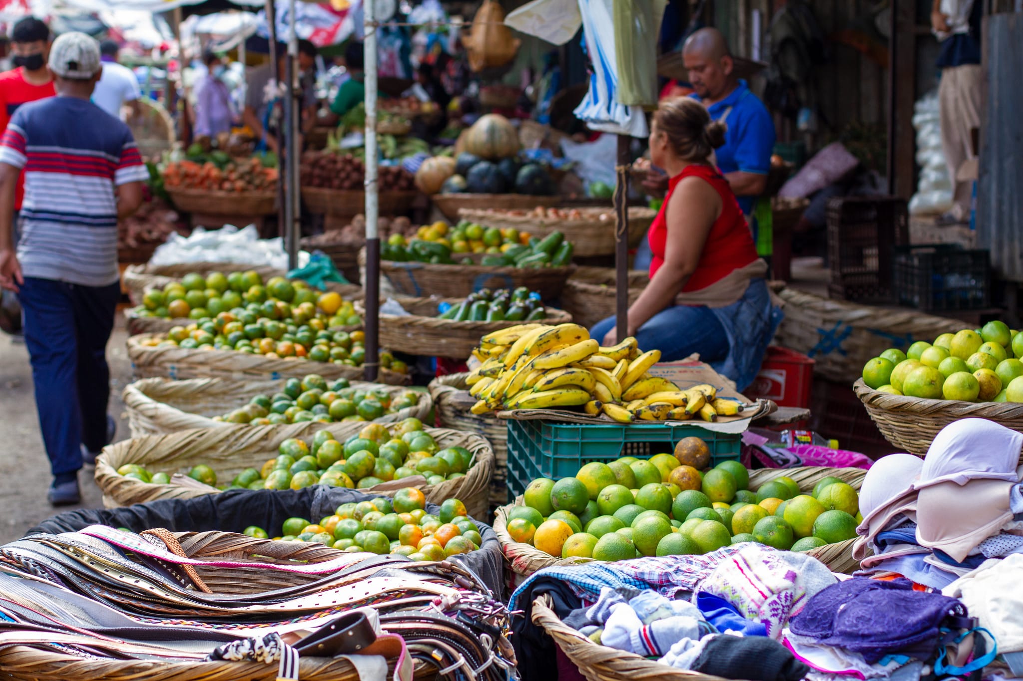 Venta de frutas en el Mercado Oriental de Managua.