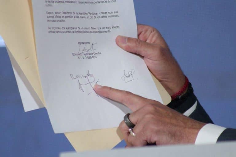 En la imagen se muestra una "carta firmada" por el líder de la oposición Edmundo González Urrutia.