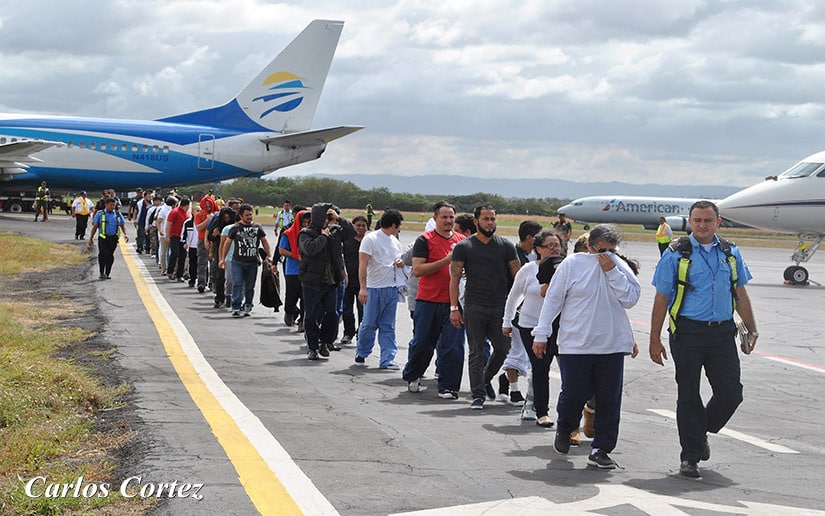 Un grupo de nicaragüenses deportados de Estados Unidos.