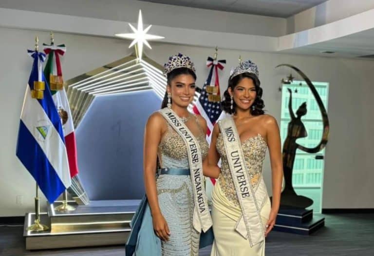 Geyssel García y Sheynnis Palacios con la corona Miss Nicaragua