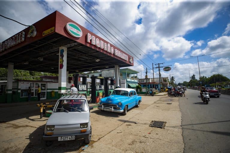 Gasolinera en la Habana, Cuba.