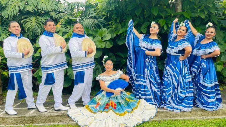 El Ballet Folklórico Huitzillin tras su presentación en un evento privado en junio de 2024, San José, Costa Rica.