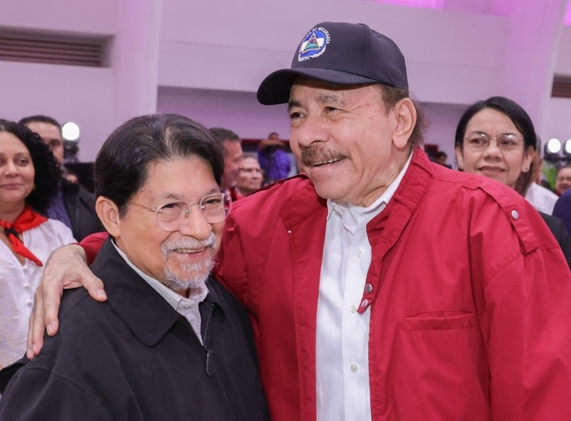 Denis Moncada con Daniel Ortega