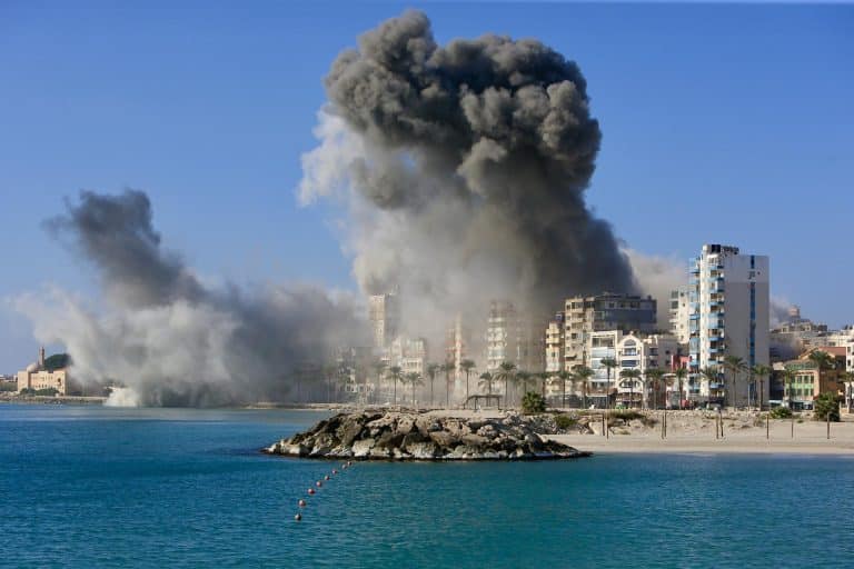 Una zona en Tiro, Líbano, tras un ataque aéreo israelí.